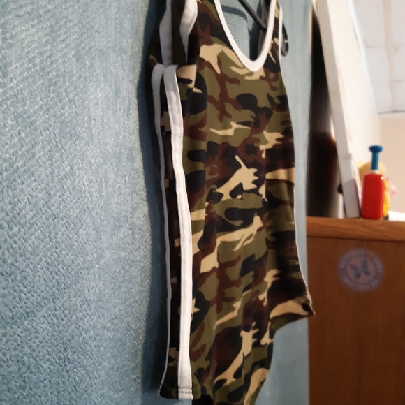 Camo body suit - Picture 2 of 3